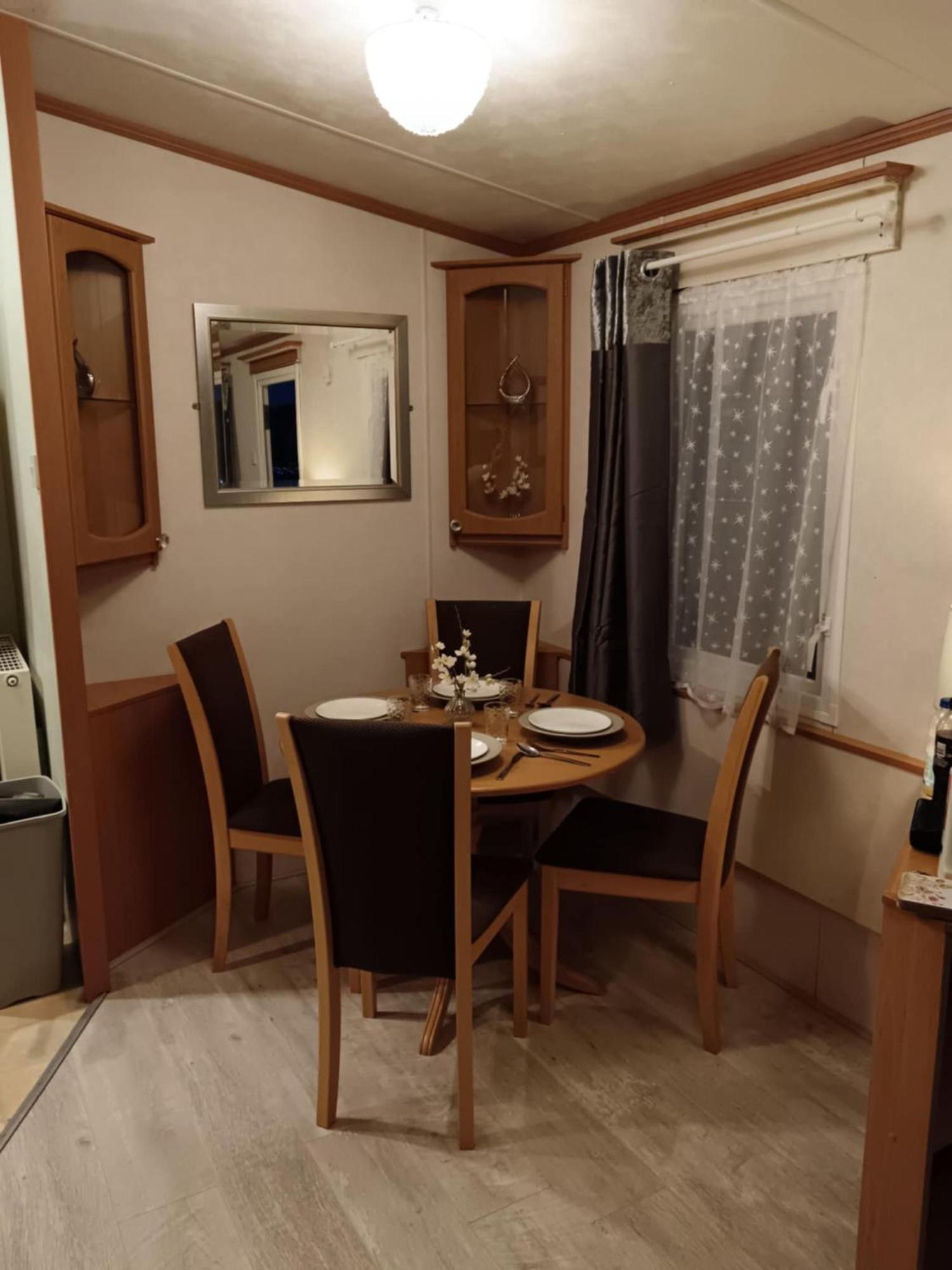 Lovely 3 Bedroom 8 Berth Caravan In Rhyl Exterior foto